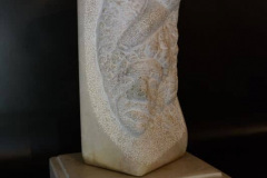 2019-Muza-in-pesnik-50x30x25-cm