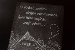 2019-Hisa-mojega-oceta-40x30x3-cm